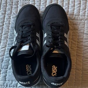 ASICS Black and White Athletic Shoes W 9